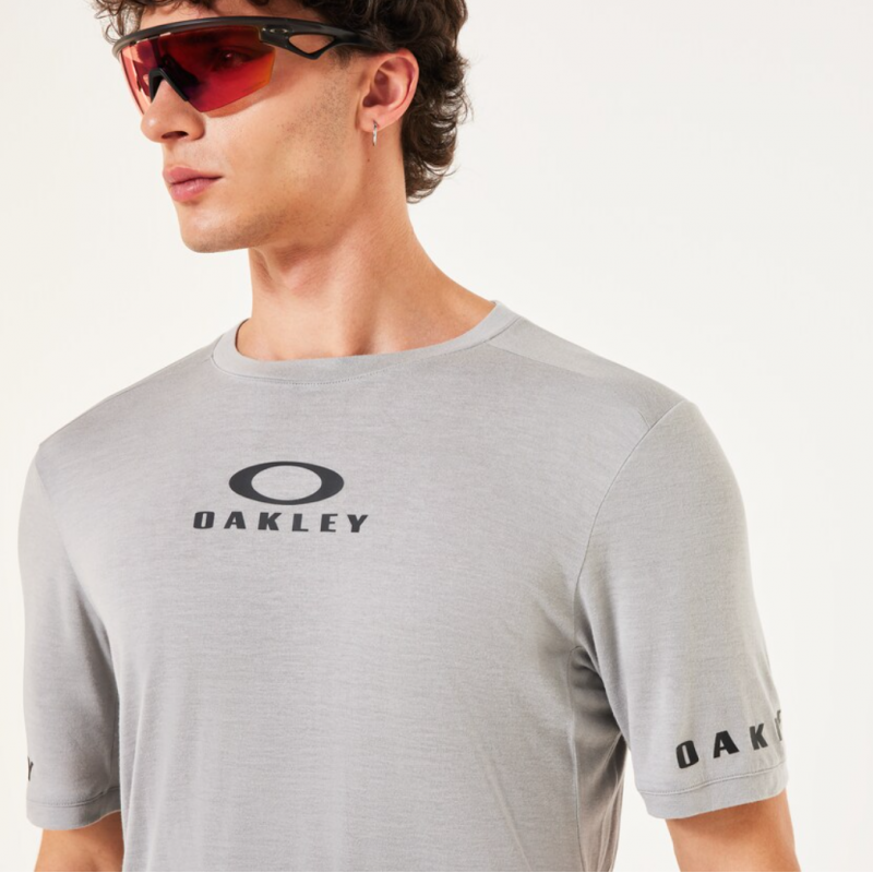 Oakley Seeker Flow SS cemento maglietta a maniche corte - spedizione 24h