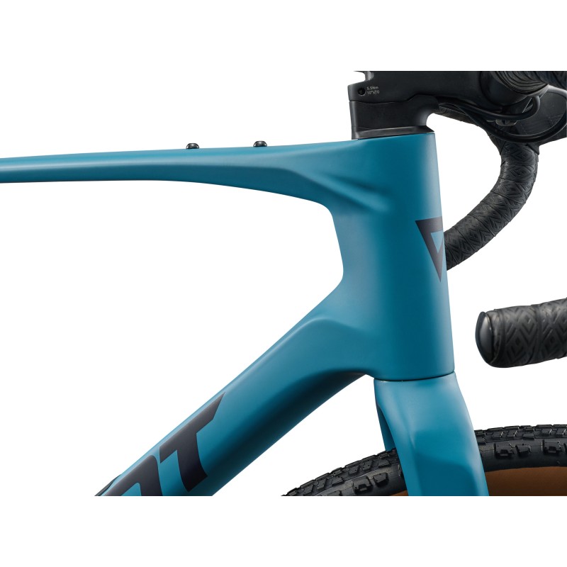 Giant Revolt Advanced 3 2026 | Gravel de Carbono Versátil