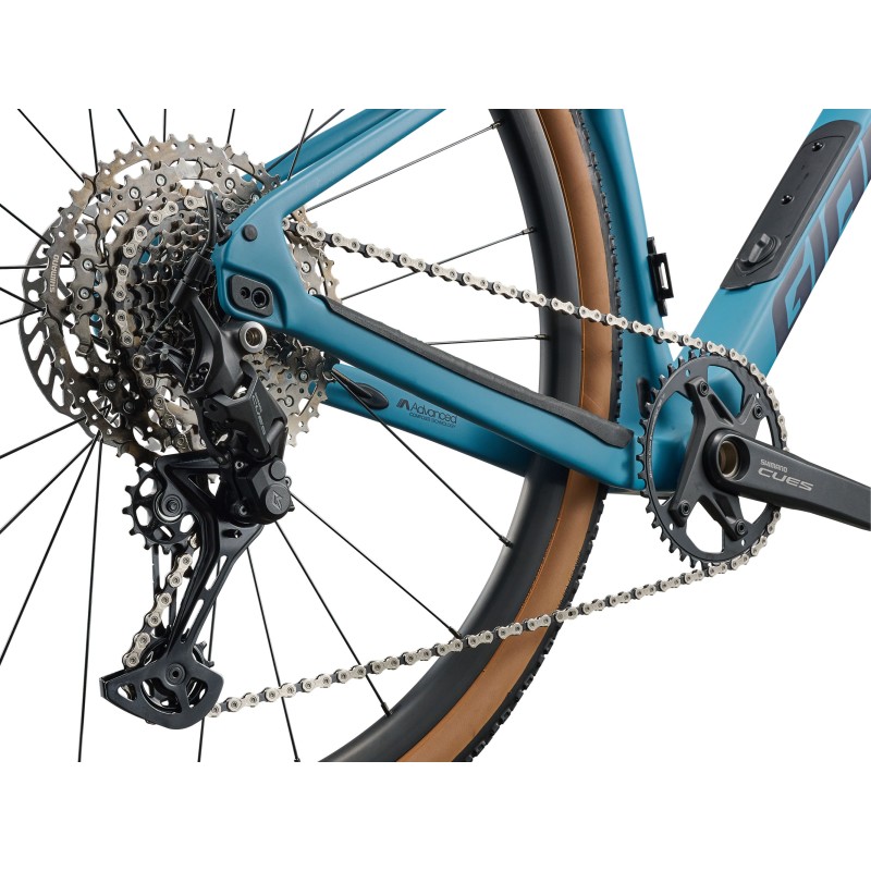Giant Revolt Advanced 3 2026 | Gravel de Carbono Versátil