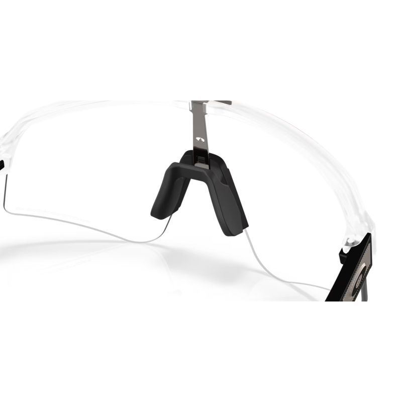 Oakley Sutro Lite Sweep Matte Clear lente fotocromática OO9465-3939